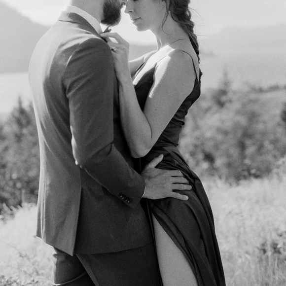 La Femme Floor Length Deep V-neck A-line Satin Ballgown, Midnight/Navy Size 6 - Picture 6 of 11